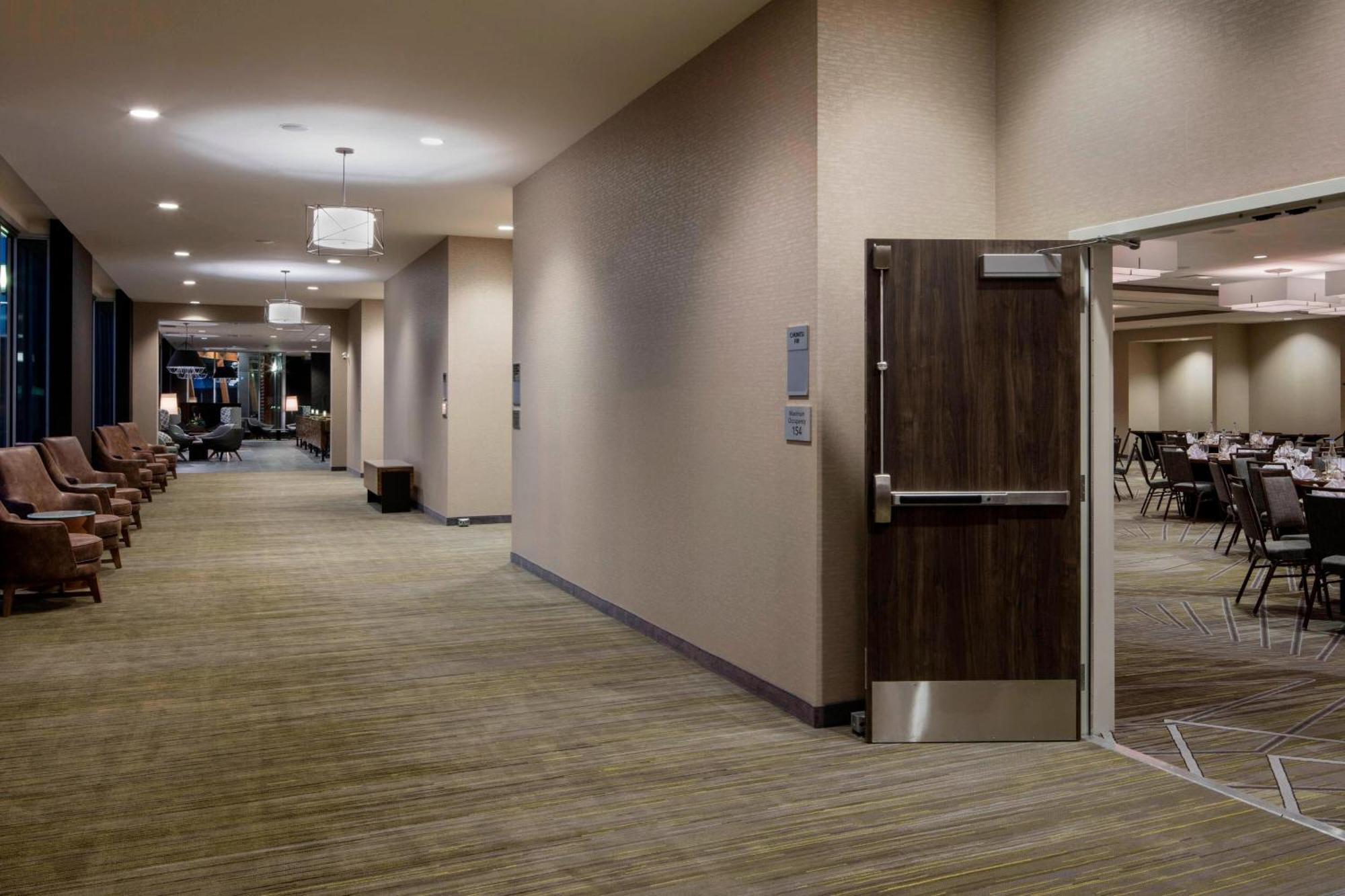 Courtyard By Marriott Принс Джордж Екстериор снимка