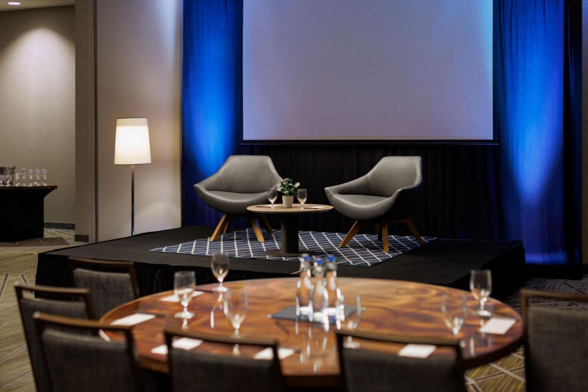 Courtyard By Marriott Принс Джордж Екстериор снимка