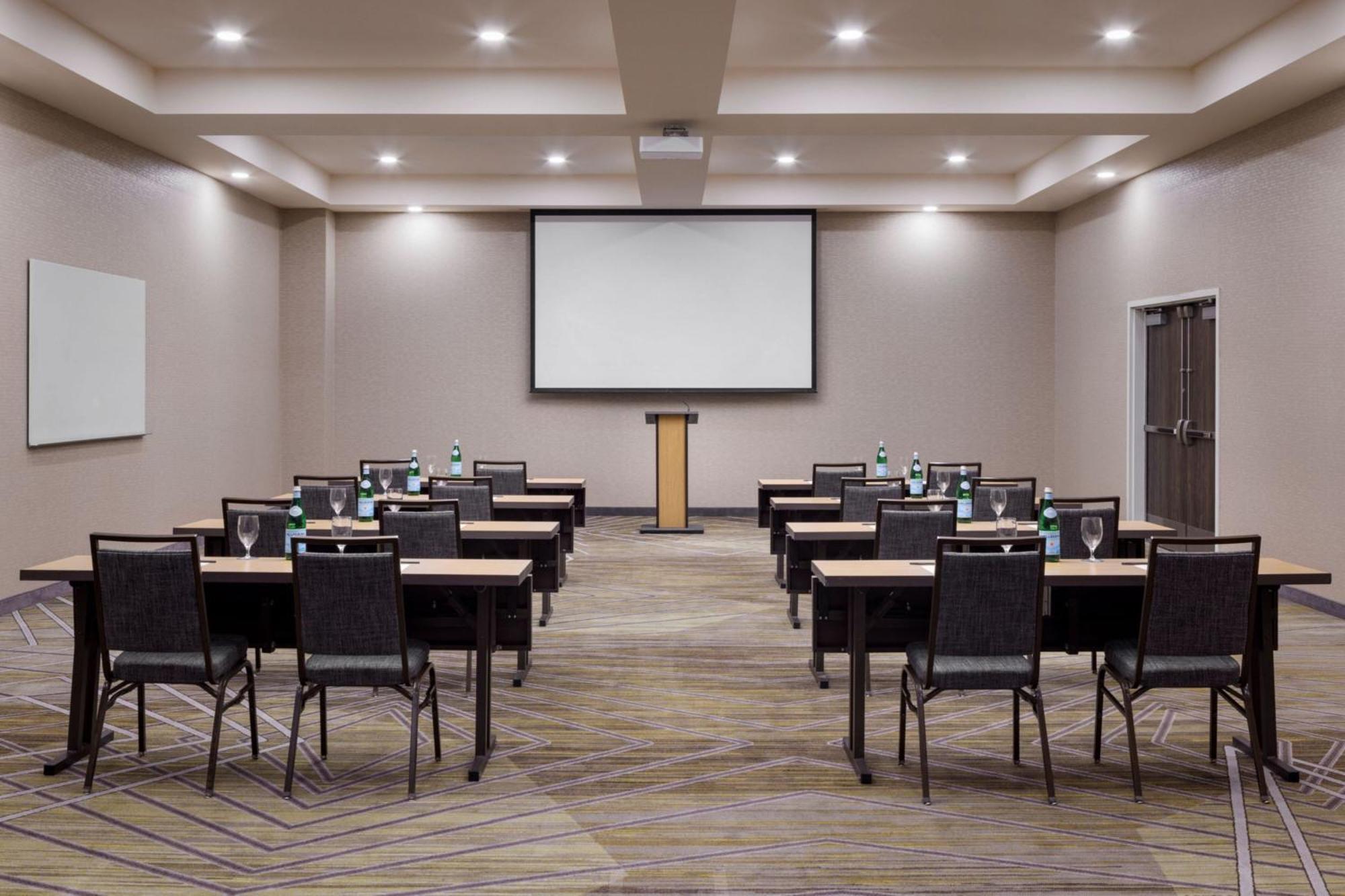 Courtyard By Marriott Принс Джордж Екстериор снимка