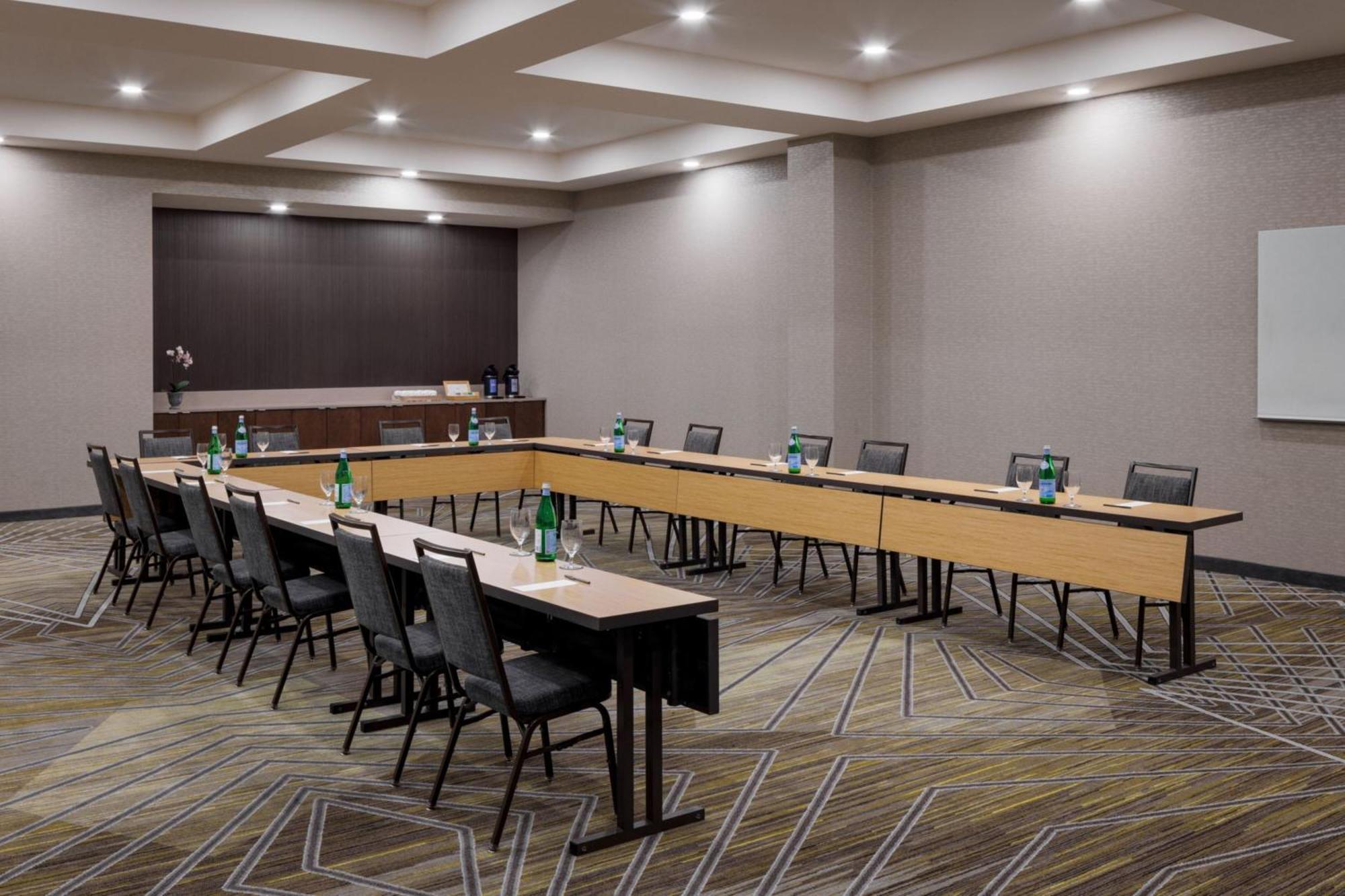 Courtyard By Marriott Принс Джордж Екстериор снимка
