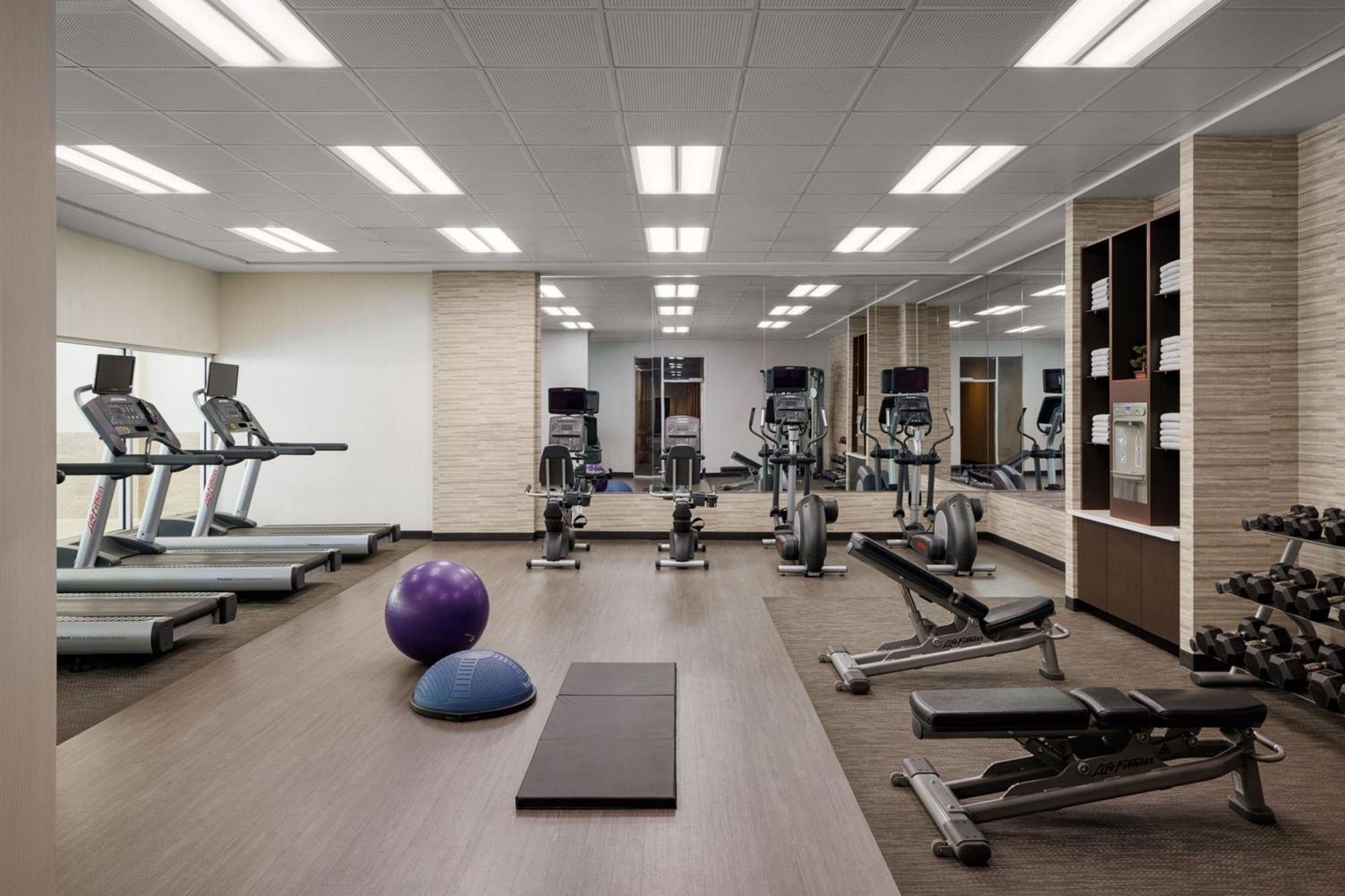Courtyard By Marriott Принс Джордж Екстериор снимка