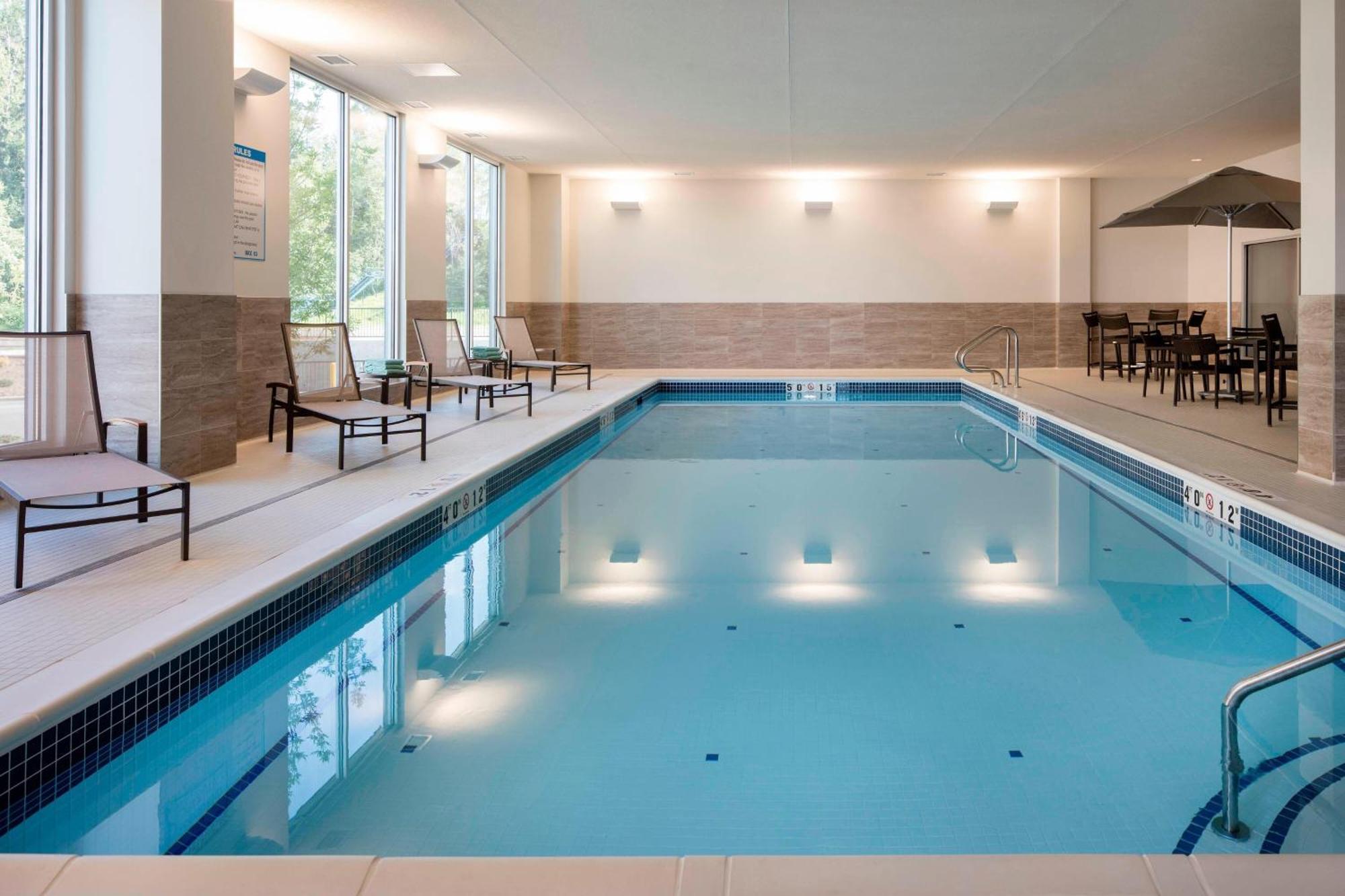 Courtyard By Marriott Принс Джордж Екстериор снимка