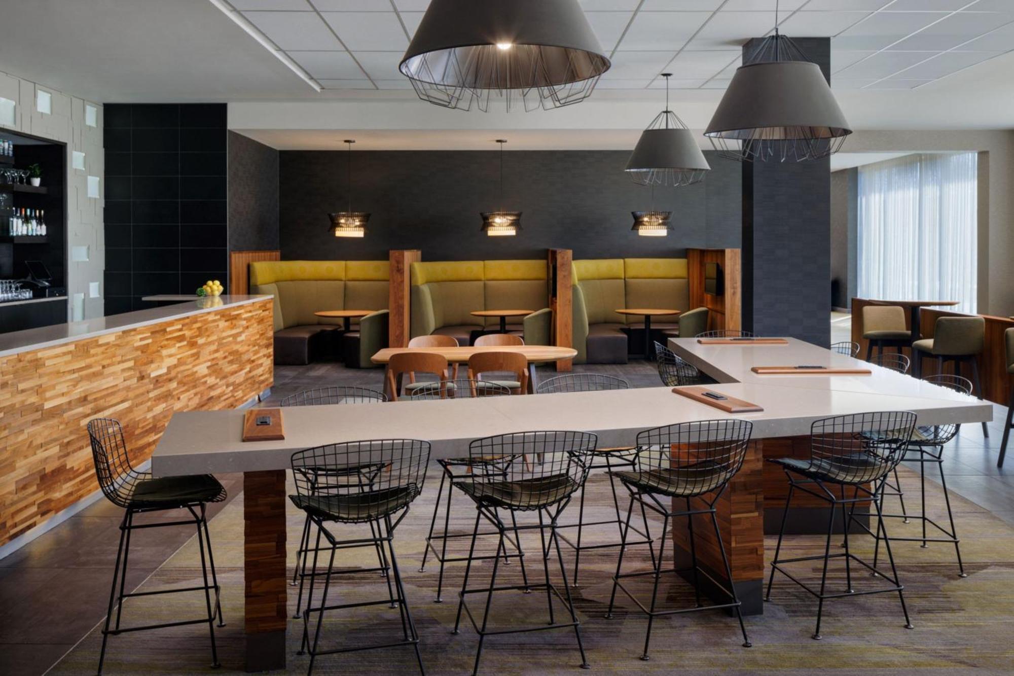 Courtyard By Marriott Принс Джордж Екстериор снимка