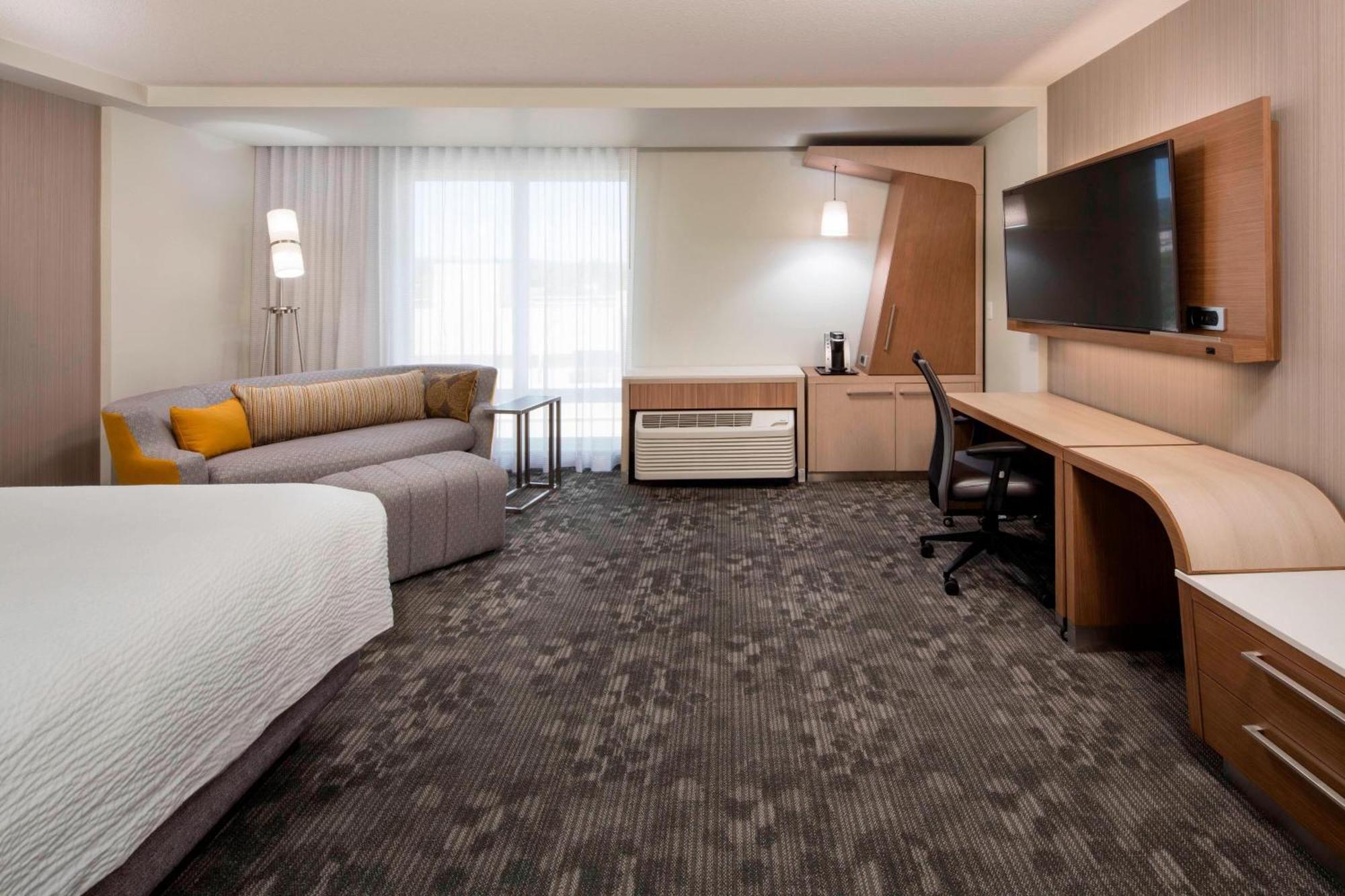 Courtyard By Marriott Принс Джордж Екстериор снимка