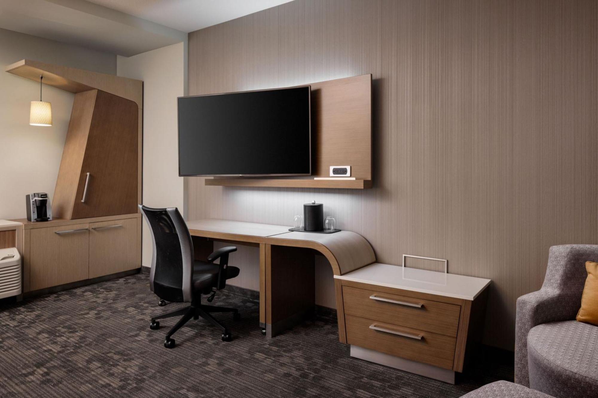 Courtyard By Marriott Принс Джордж Екстериор снимка