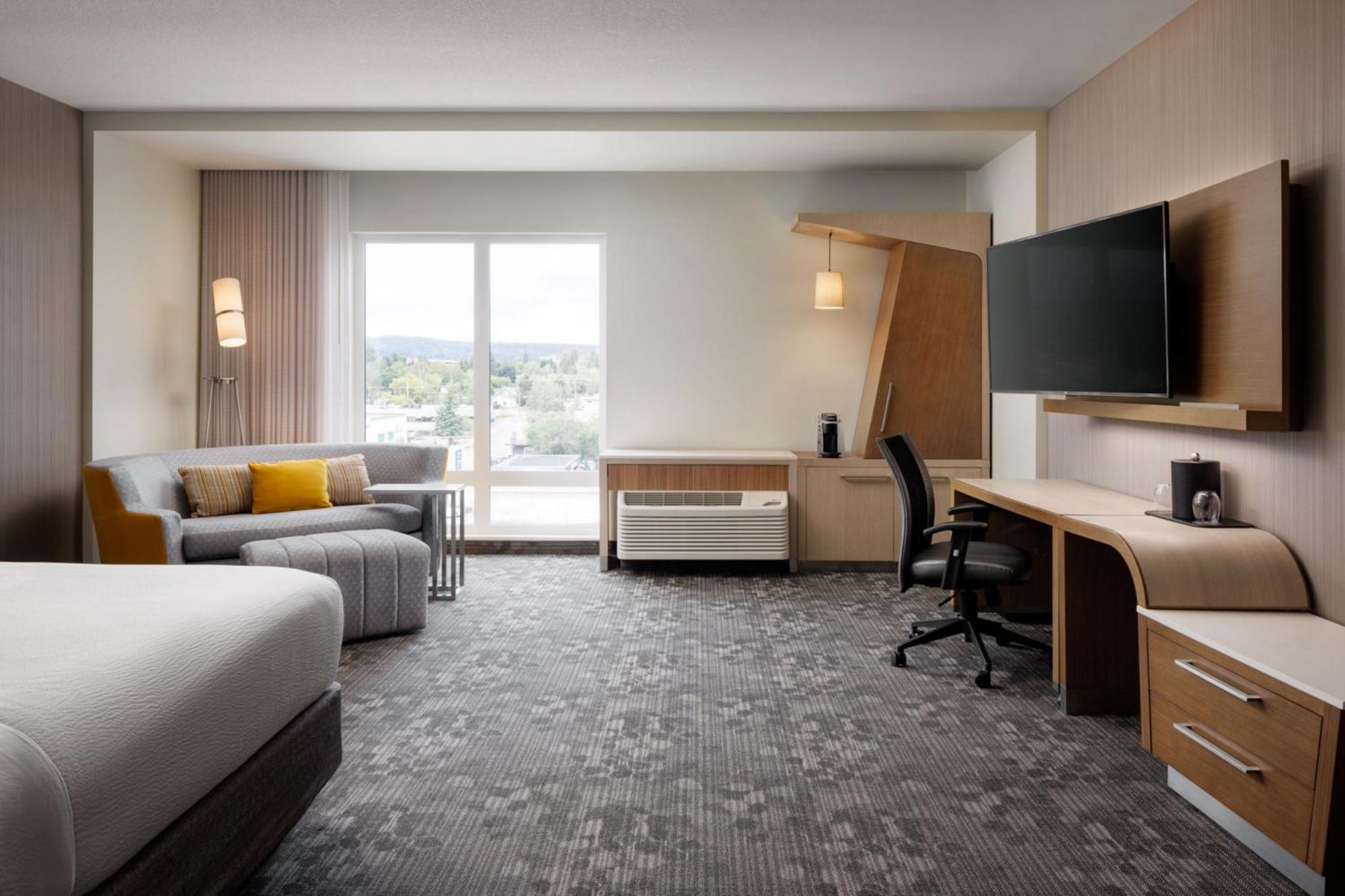 Courtyard By Marriott Принс Джордж Екстериор снимка