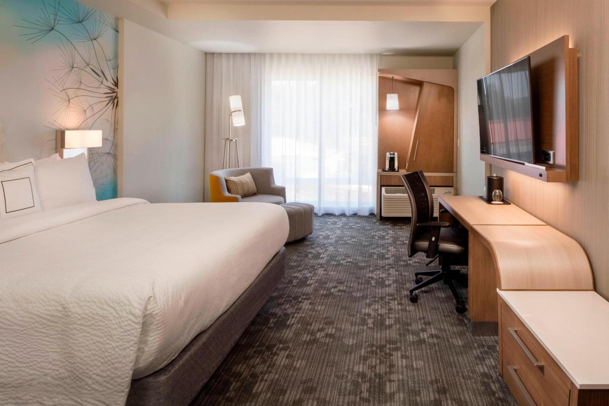 Courtyard By Marriott Принс Джордж Екстериор снимка