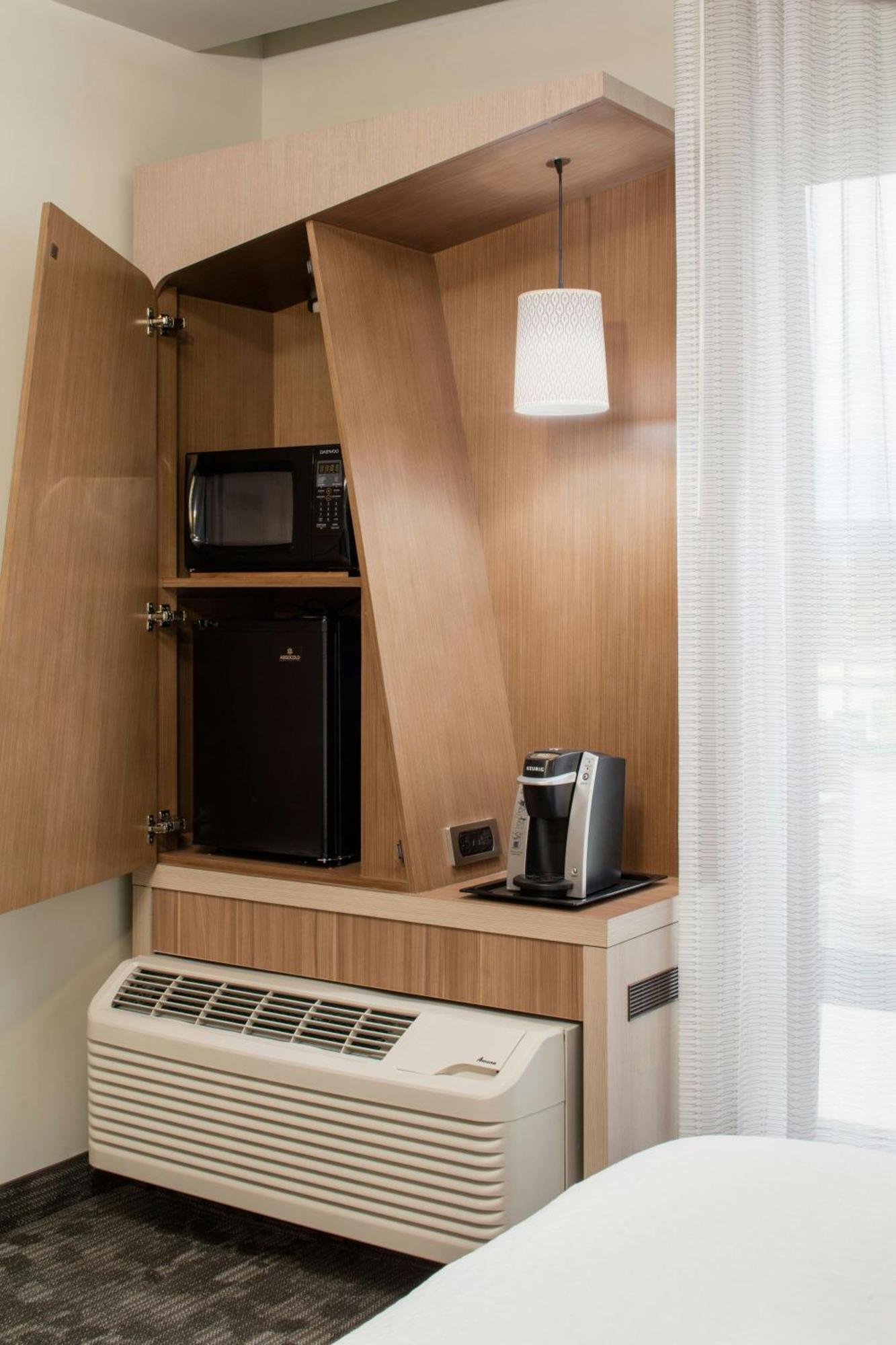 Courtyard By Marriott Принс Джордж Екстериор снимка