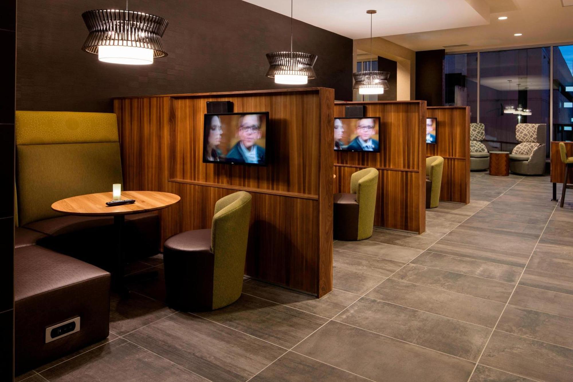 Courtyard By Marriott Принс Джордж Екстериор снимка
