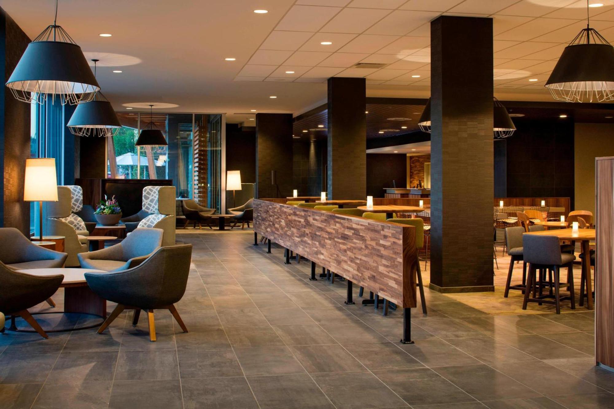 Courtyard By Marriott Принс Джордж Екстериор снимка